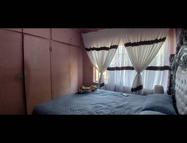 2 BEDROOM FLAT FOR SALE IN VEREENIGING CENTRAL